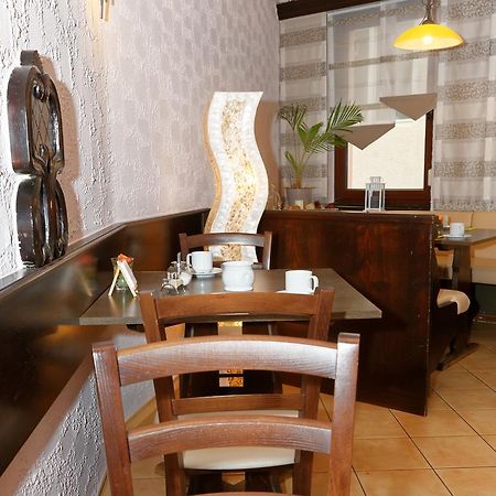 Hotel Huettl - Garni Worms Dış mekan fotoğraf