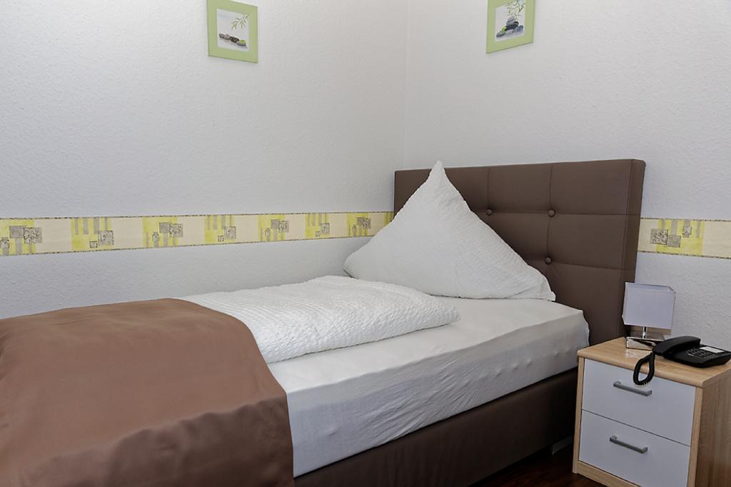Hotel Huettl - Garni Worms Oda fotoğraf