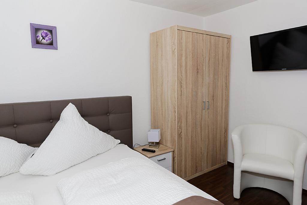 Hotel Huettl - Garni Worms Oda fotoğraf