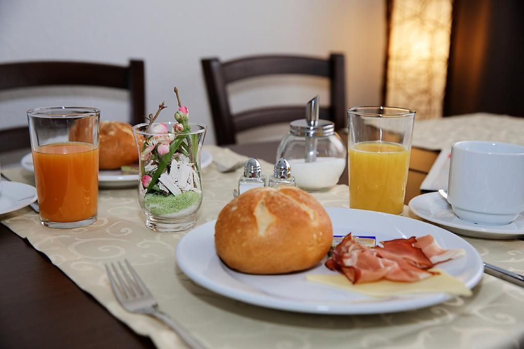 Hotel Huettl - Garni Worms Dış mekan fotoğraf