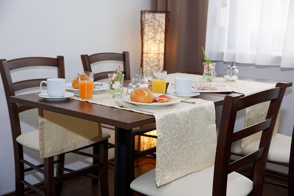 Hotel Huettl - Garni Worms Dış mekan fotoğraf